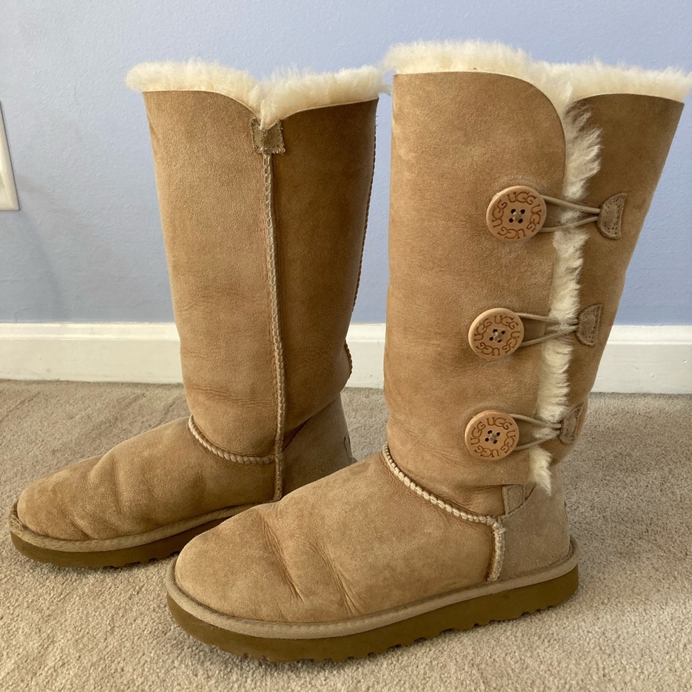 UGG 3 button Bailey boots